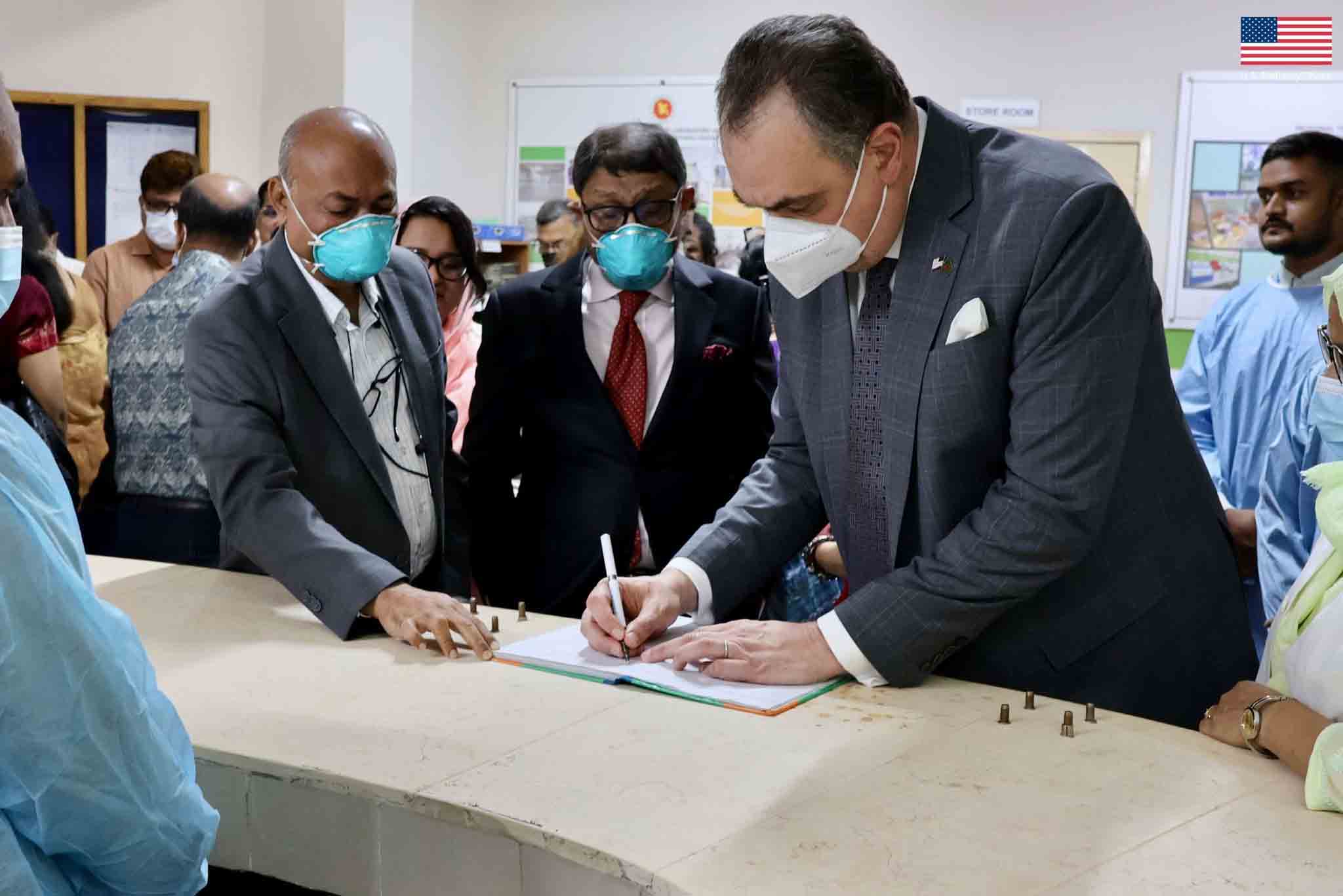 US donates TB kits, paediatric drugs to Bangladesh