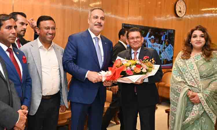 Turkish FM arrives in Dhaka on two-day visit