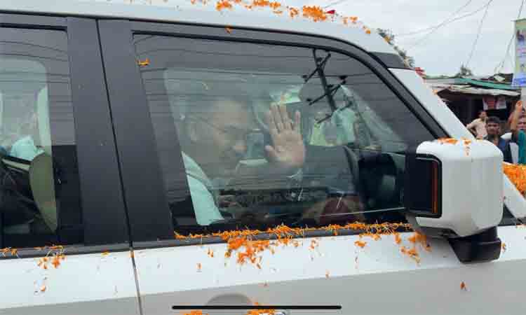 PM drives himself to canal excavation programme site