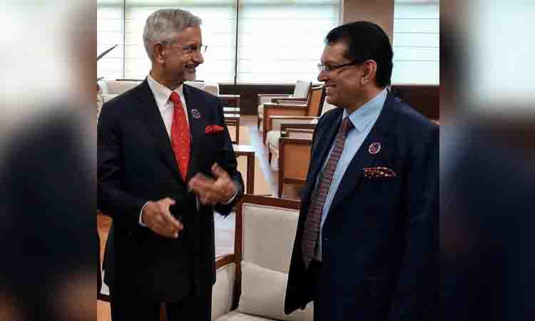 Khalilur, Jaishankar exchange greetings at Manila ARF
