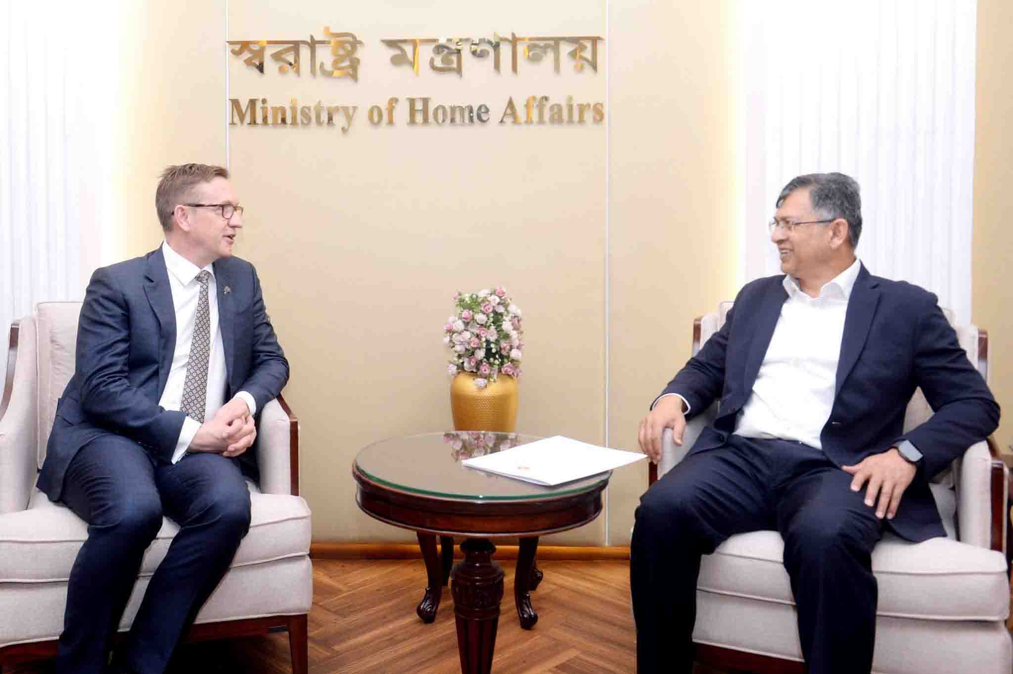 রোহিঙ্গা সংকটকে আন্তর্জাতিক আলোচনার কেন্দ্রবিন্দুতে রাখতে স্বরাষ্ট্রমন্ত্রীর আহ্বান