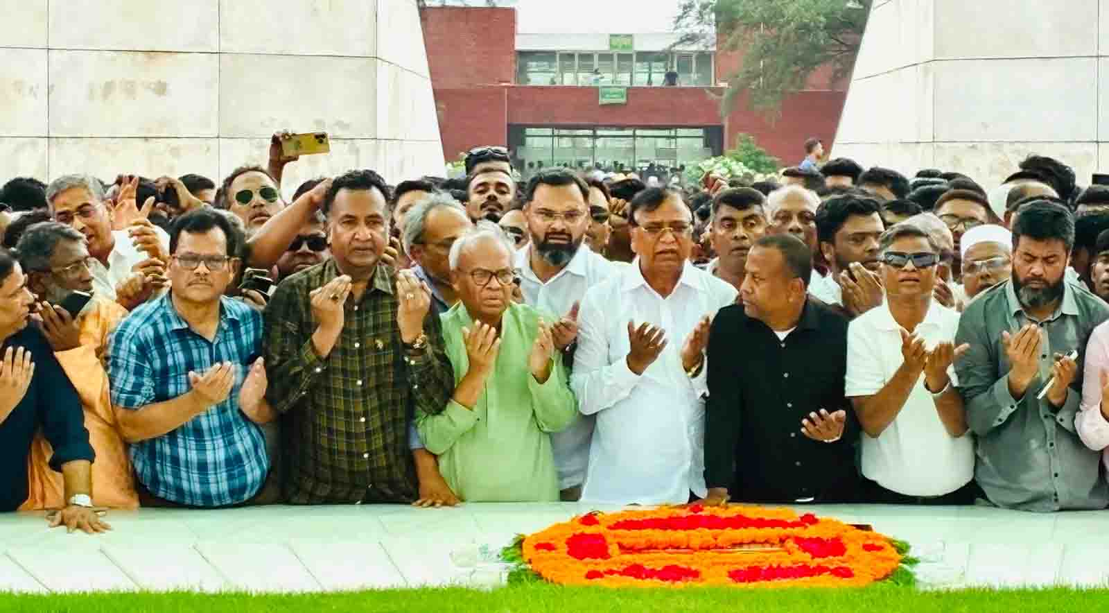 BNP Acting Secretary General pays tribute at graves of Ziaur Rahman, Khaleda Zia