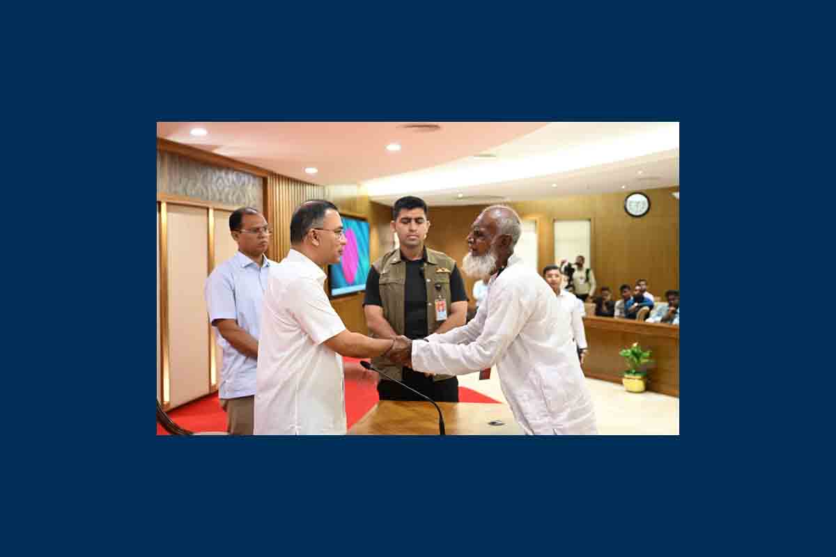 PM hands job letters to family members of disappearance victims, July martyrs