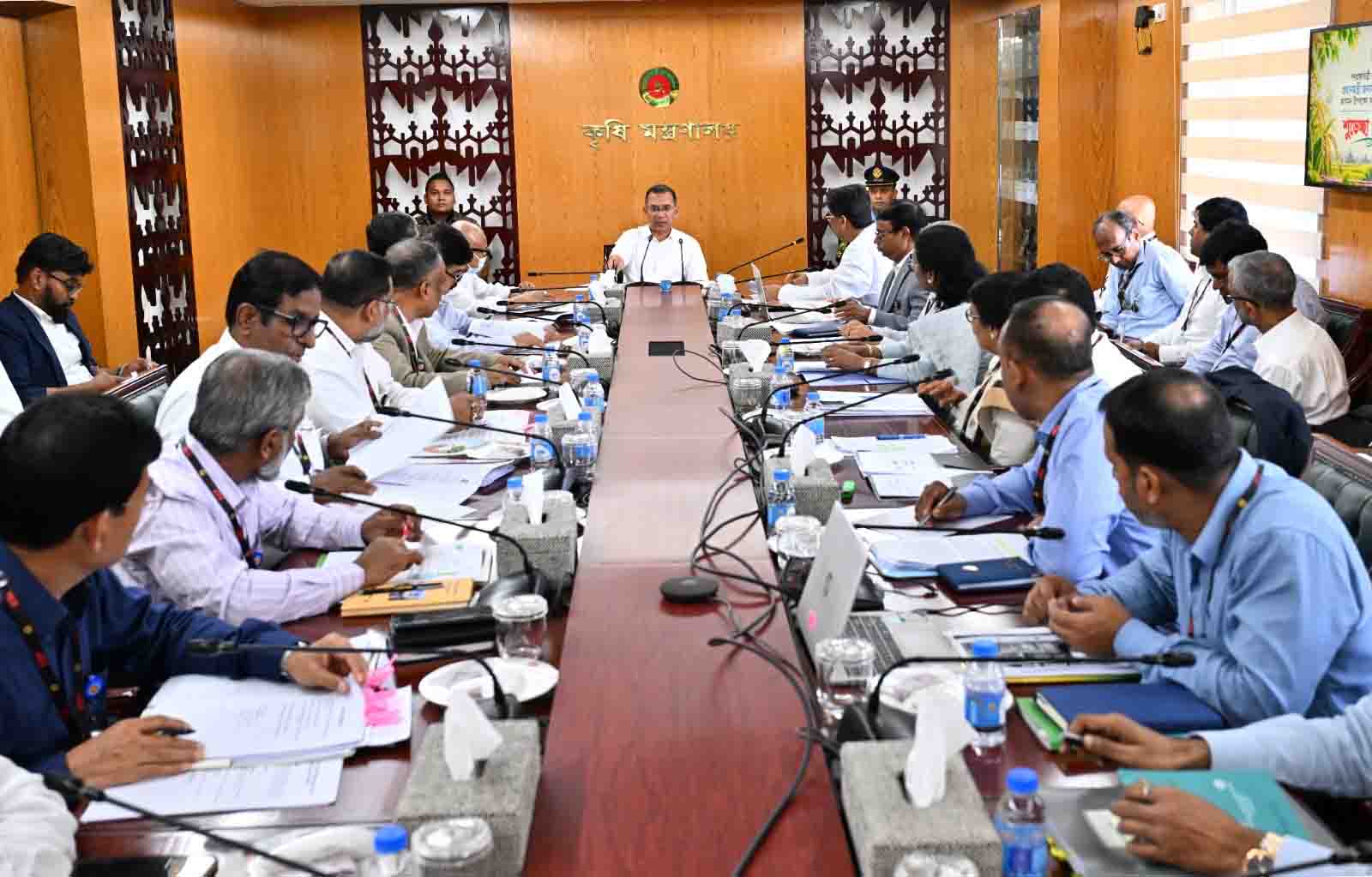 PM takes stairs, walks up five floors to join meeting