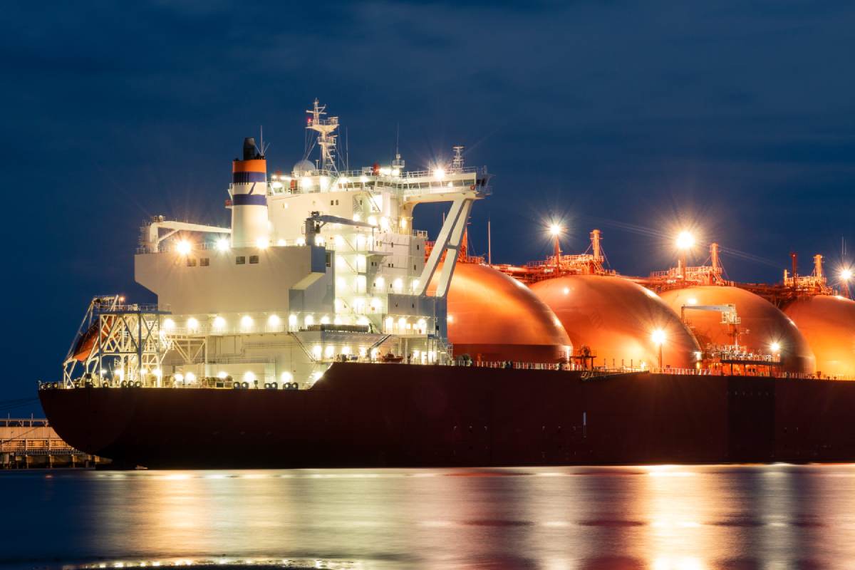 Govt approves LNG purchases from five international suppliers
