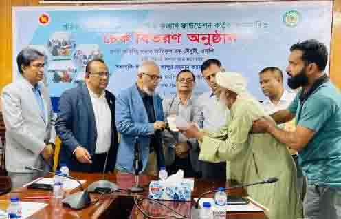 Ariful Haque distributes grant cheques to 583 workers