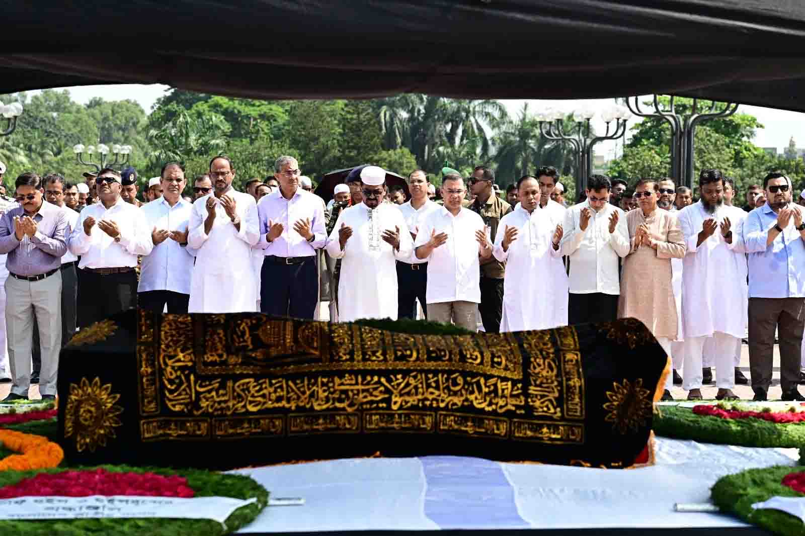 PM attends Salah Uddin Ahmed's namaz-e-janaza