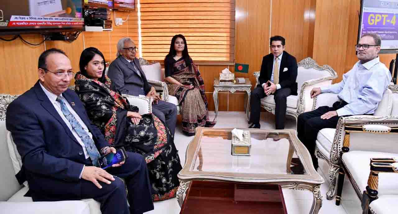 New chief info commissioner, 2 commissioners meet Information Minister