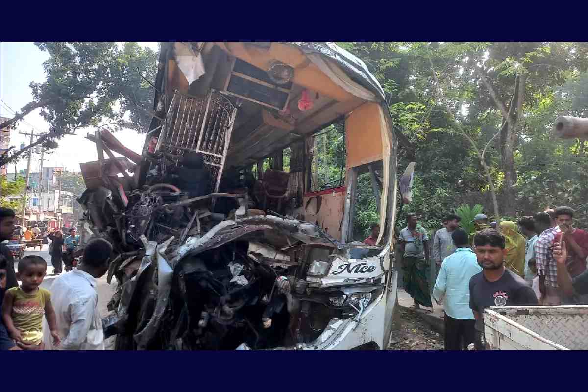 14 killed, 25 injured in Natore bus-truck collision