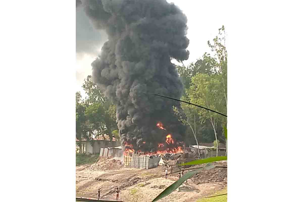 কেমিক্যাল বর্জ্যে ভয়াবহ আগুন